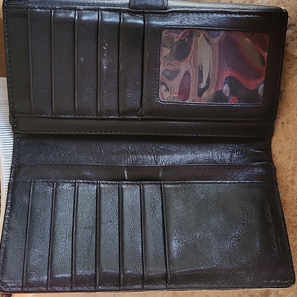 Michael Kors black leather wallet with white stitching - Picture 4 of 12